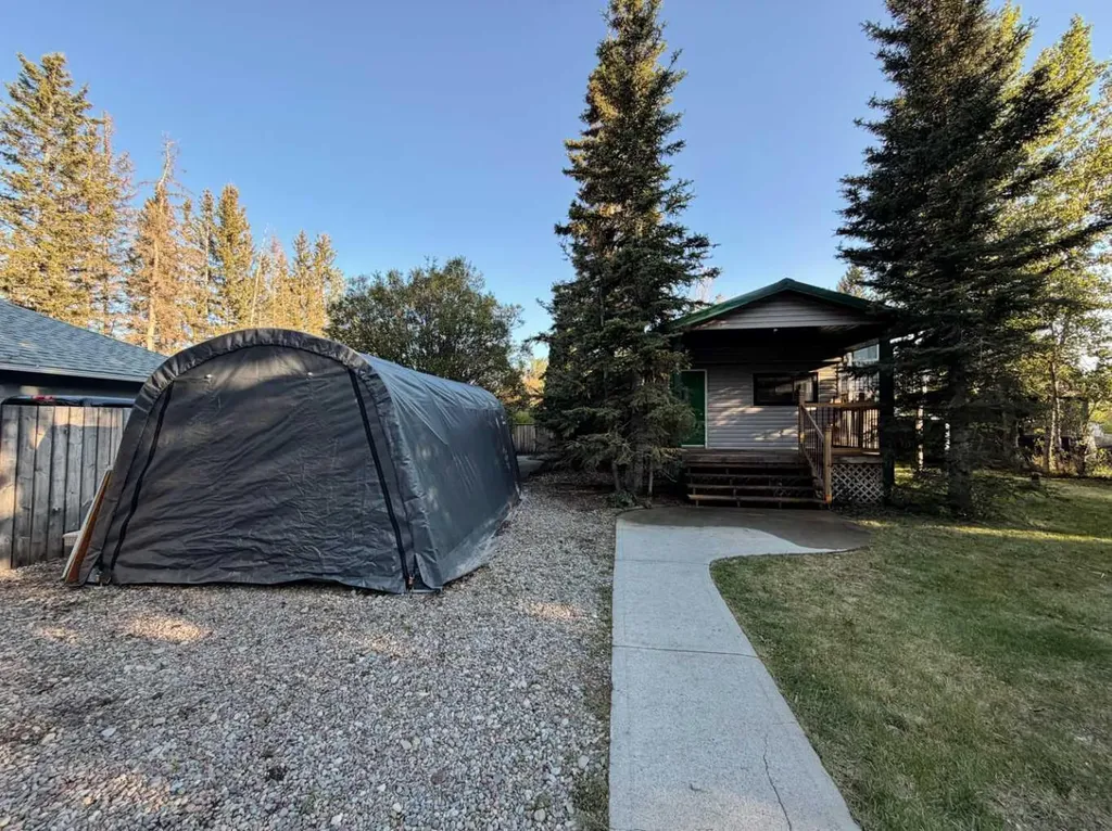 987 1 Avenue Sundre AB T0M 1X0