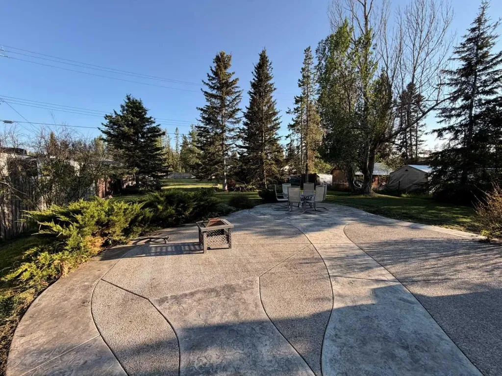 987 1 Avenue Sundre AB T0M 1X0