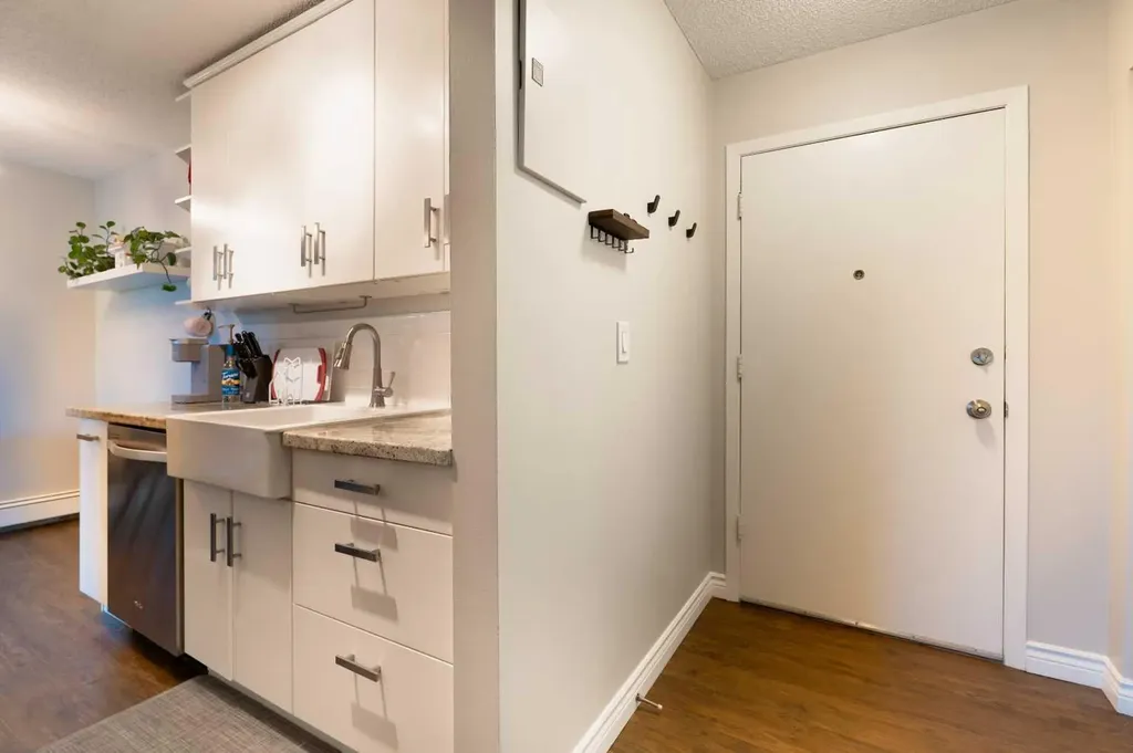 1829 11 Avenue SW Calgary AB T3C 0N7