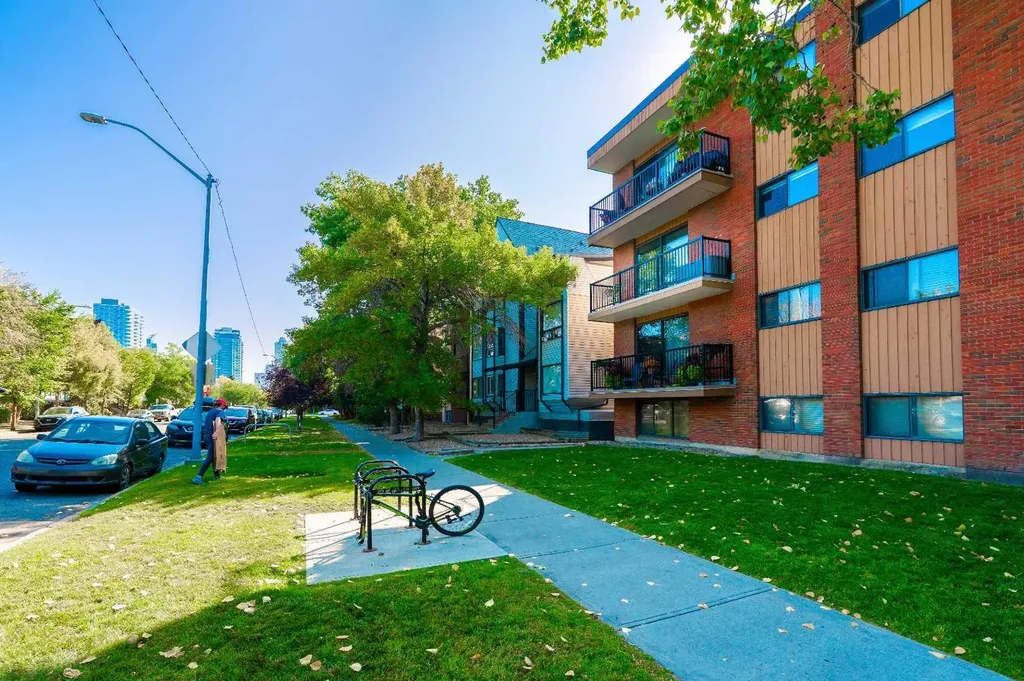 1829 11 Avenue SW Calgary AB T3C 0N7