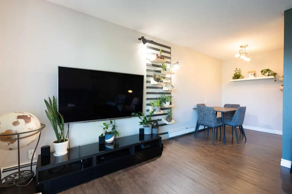 1829 11 Avenue SW Calgary AB T3C 0N7
