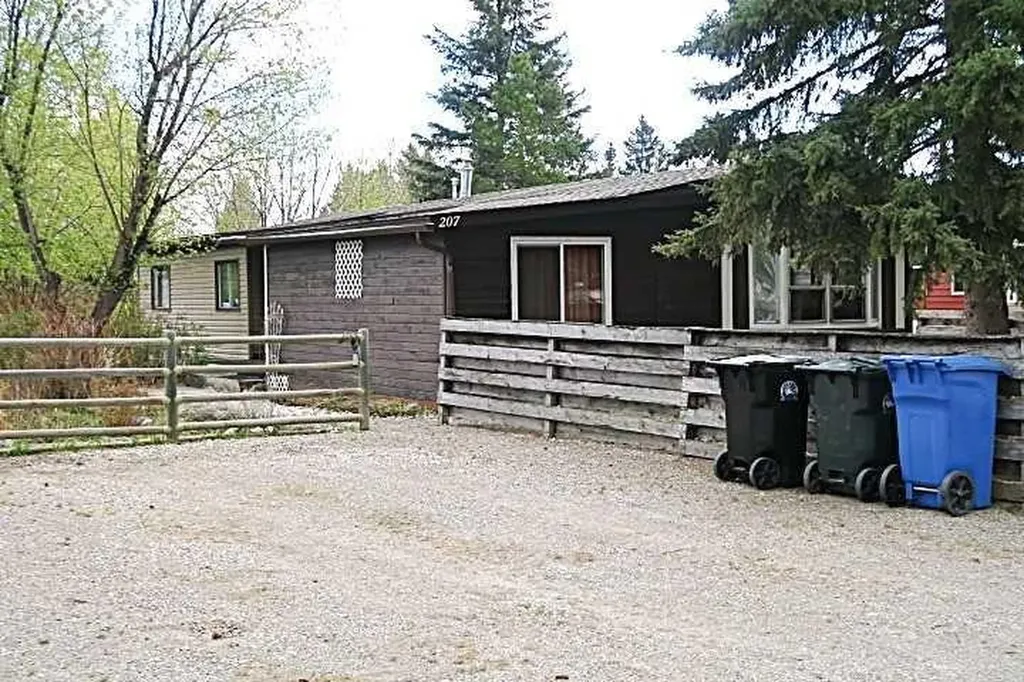 207 4 Street NW Sundre AB T0M 1X0