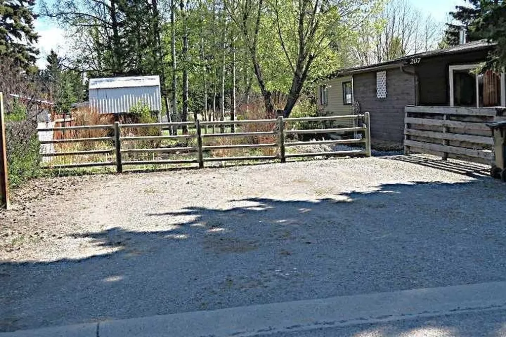 207 4 Street NW Sundre AB T0M 1X0