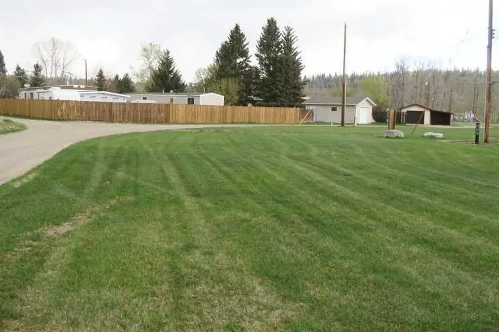 207 4 Street NW Sundre AB T0M 1X0