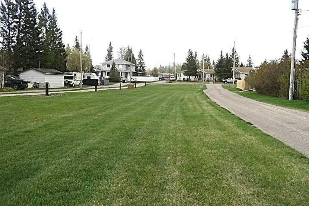 207 4 Street NW Sundre AB T0M 1X0