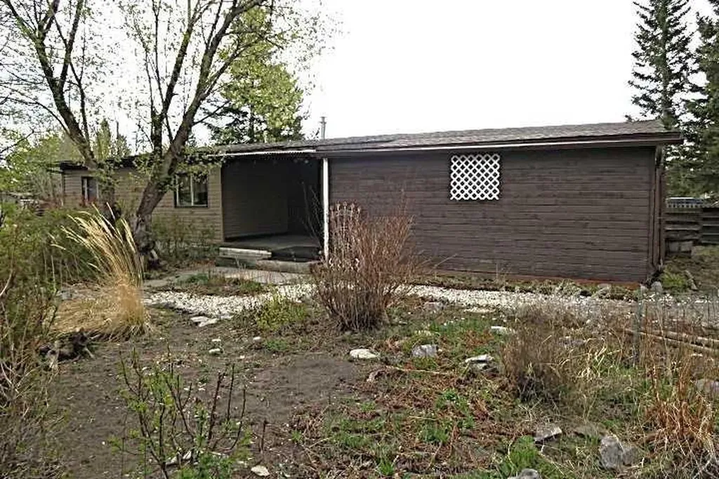 207 4 Street NW Sundre AB T0M 1X0
