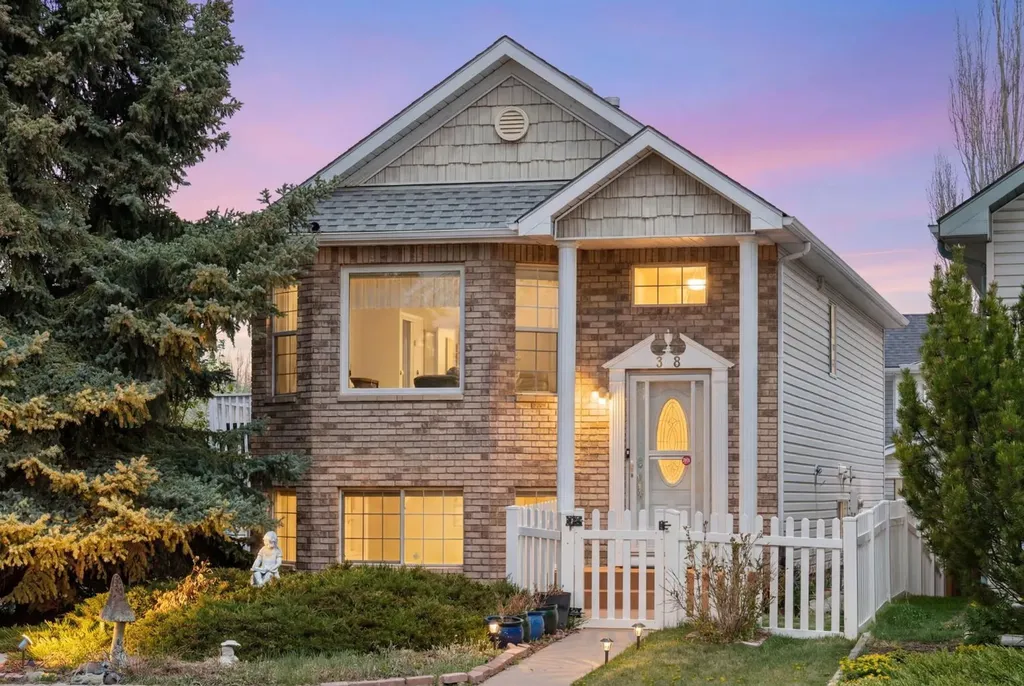 38 Hidden Spring Circle NW Calgary AB T3A 5H3