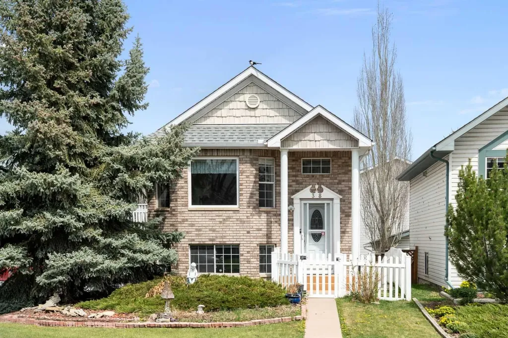 38 Hidden Spring Circle NW Calgary AB T3A 5H3