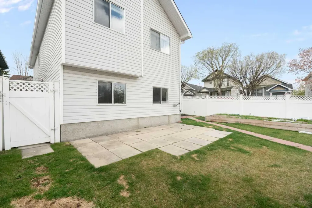 38 Hidden Spring Circle NW Calgary AB T3A 5H3