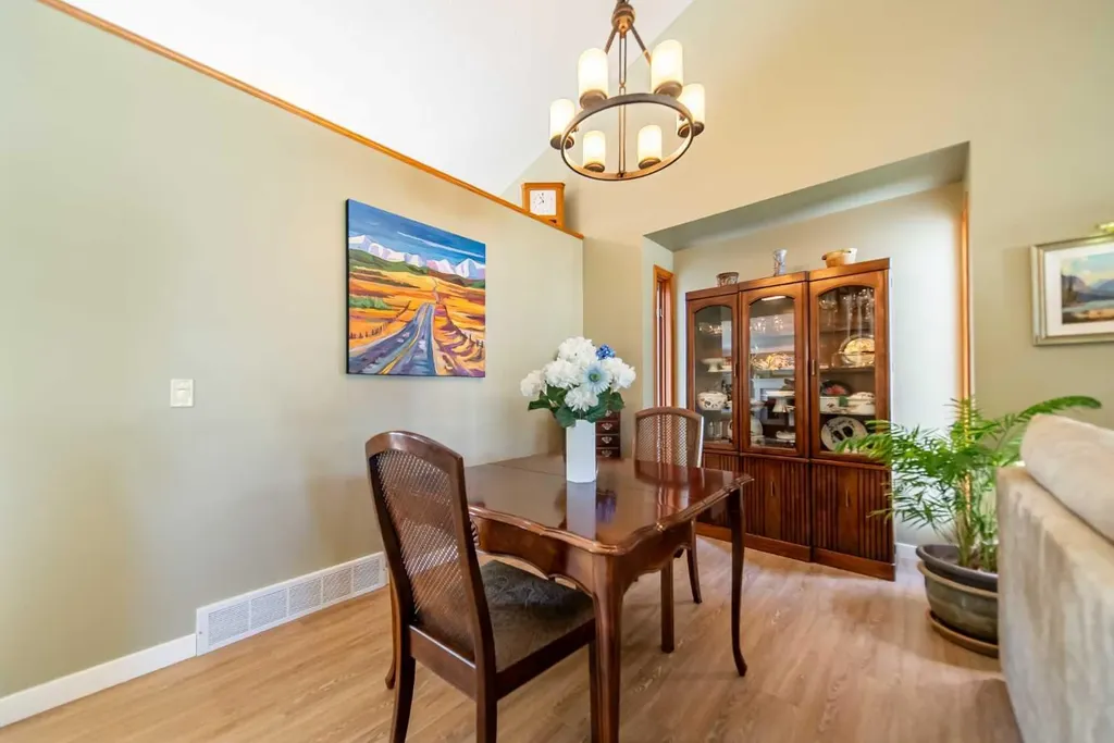 76 Sunset Crescent Okotoks AB T1S 1P5