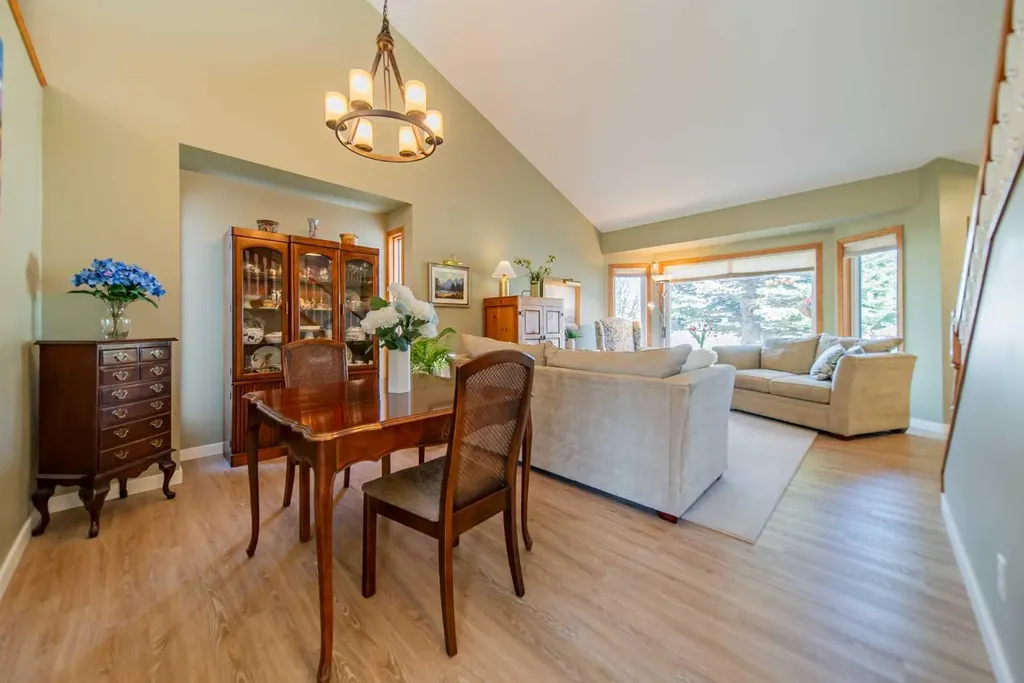 76 Sunset Crescent Okotoks AB T1S 1P5