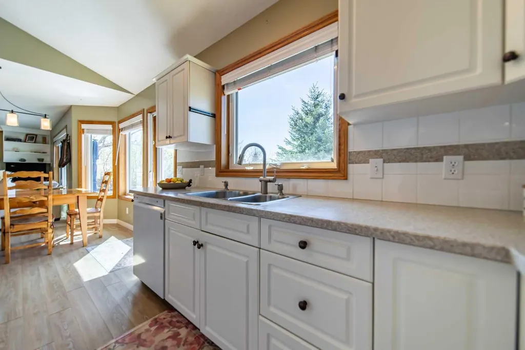 76 Sunset Crescent Okotoks AB T1S 1P5