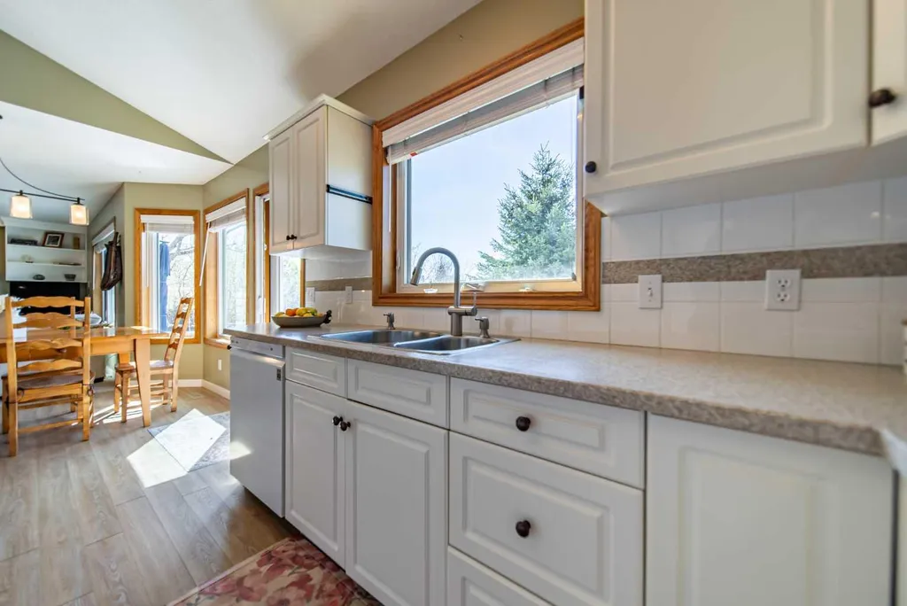 76 Sunset Crescent Okotoks AB T1S 1P5