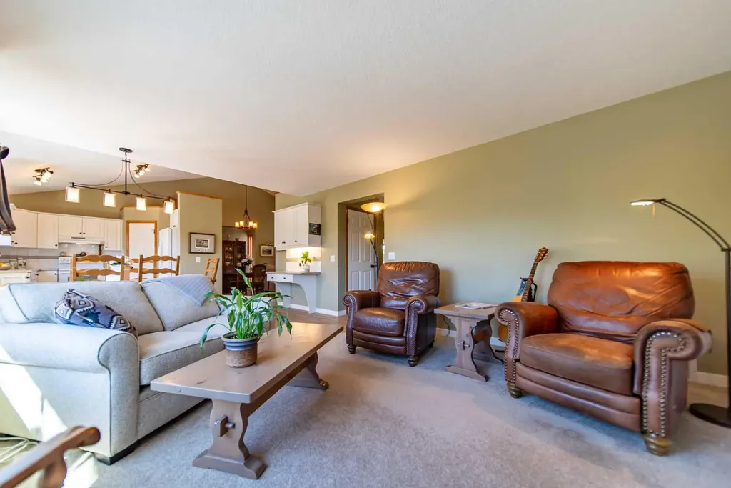 76 Sunset Crescent Okotoks AB T1S 1P5