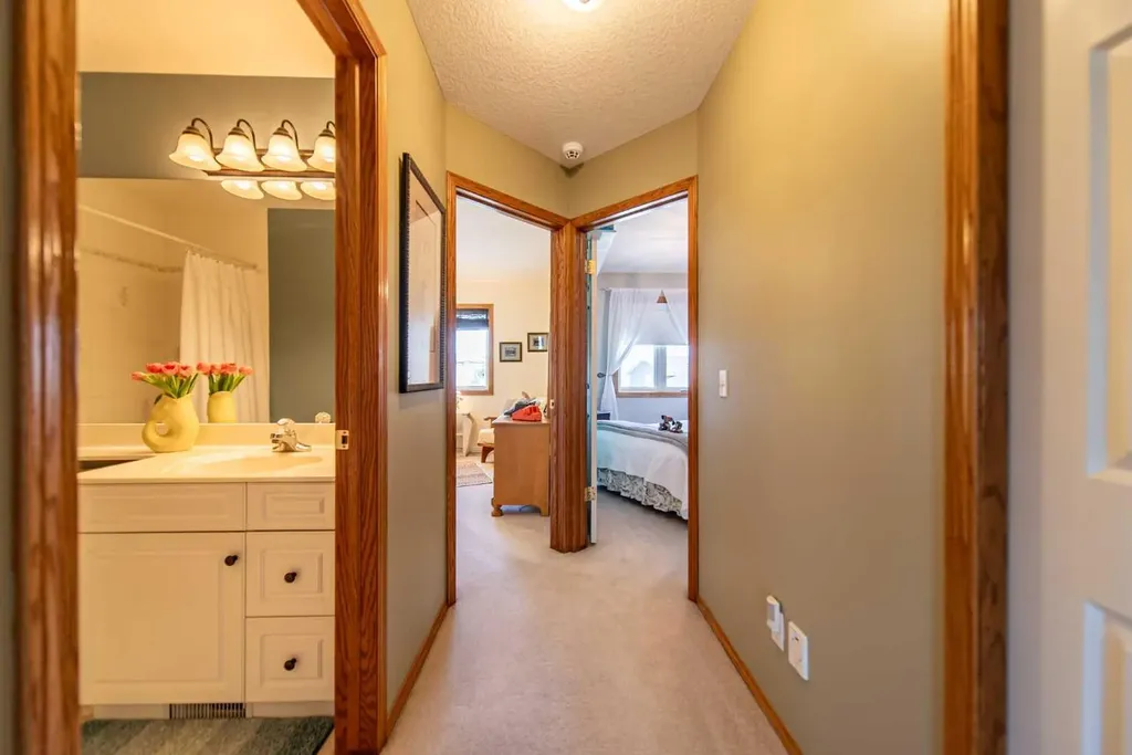 76 Sunset Crescent Okotoks AB T1S 1P5