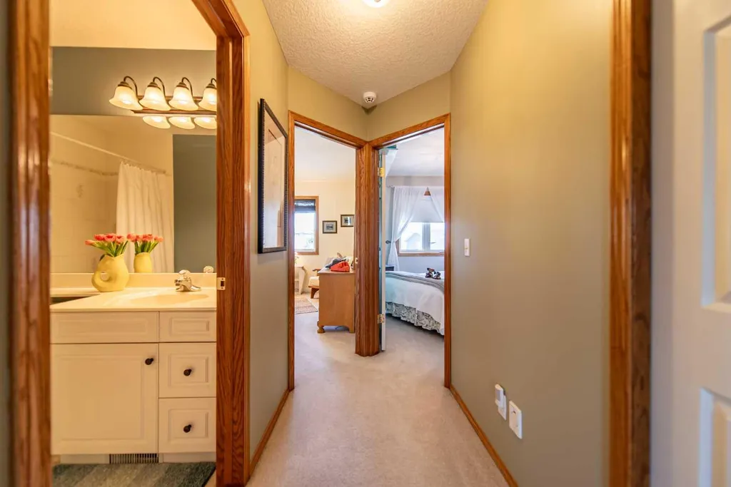 76 Sunset Crescent Okotoks AB T1S 1P5