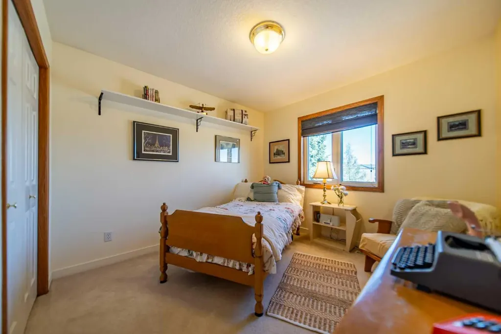 76 Sunset Crescent Okotoks AB T1S 1P5