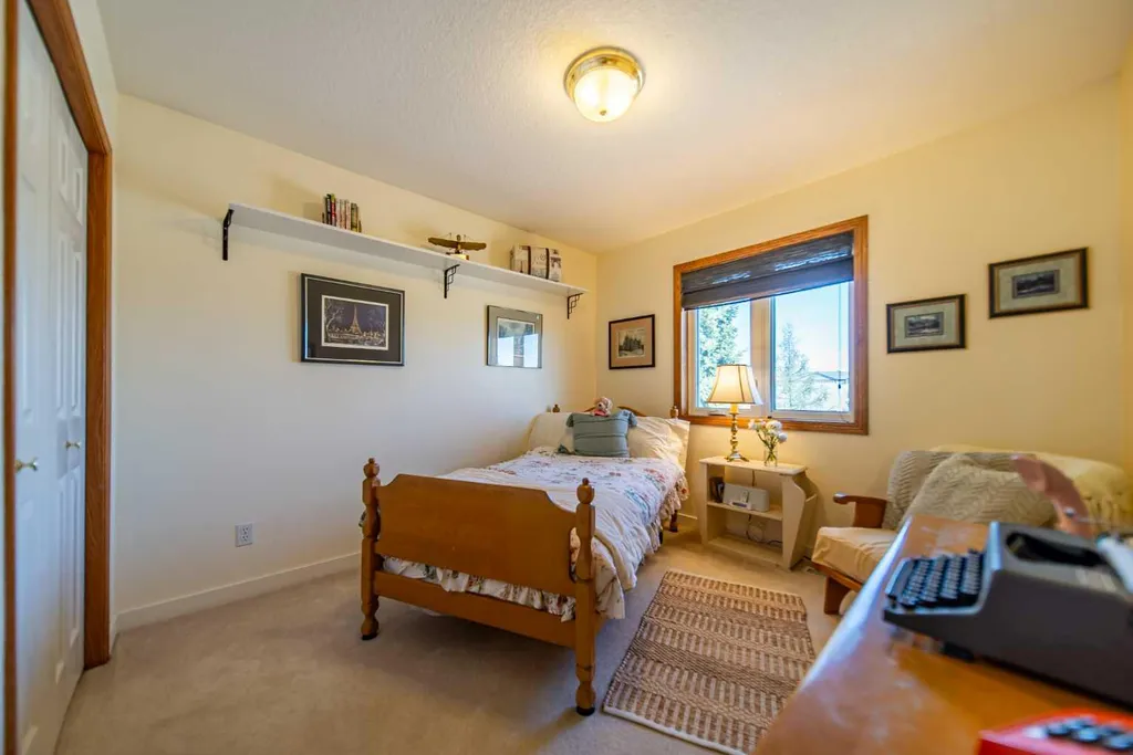 76 Sunset Crescent Okotoks AB T1S 1P5