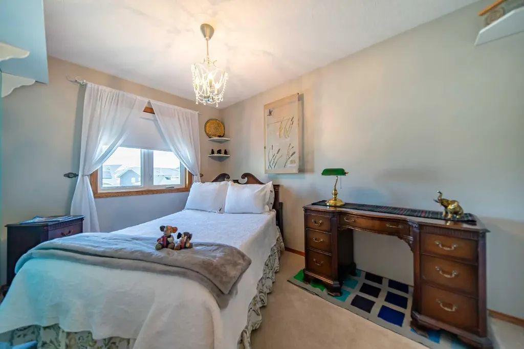 76 Sunset Crescent Okotoks AB T1S 1P5