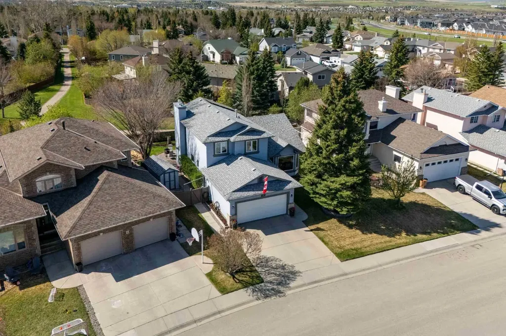 76 Sunset Crescent Okotoks AB T1S 1P5