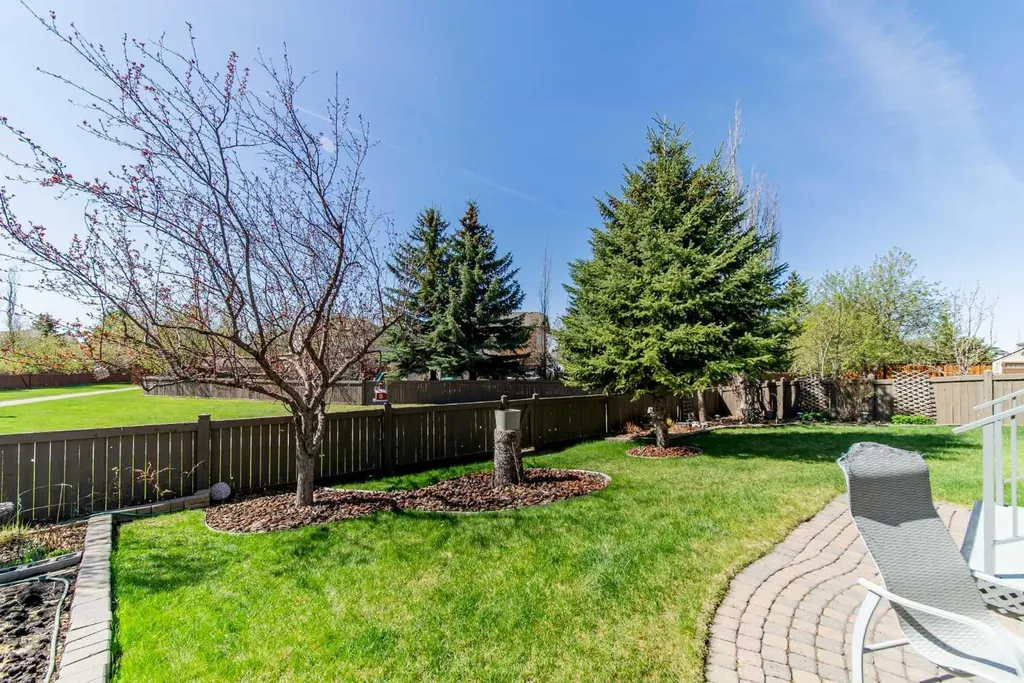 76 Sunset Crescent Okotoks AB T1S 1P5