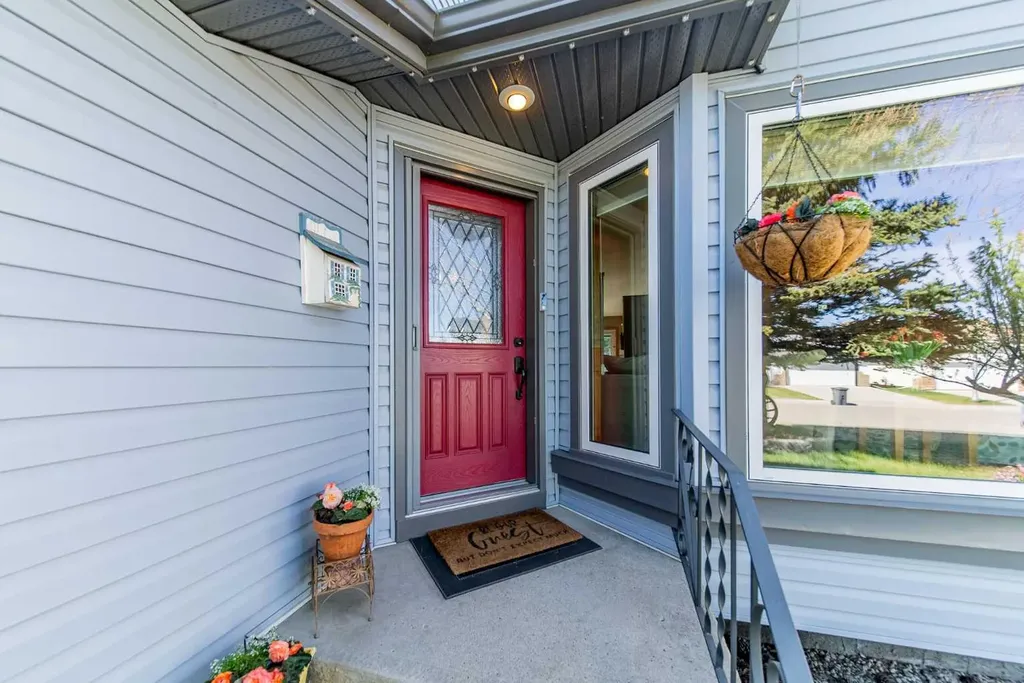 76 Sunset Crescent Okotoks AB T1S 1P5