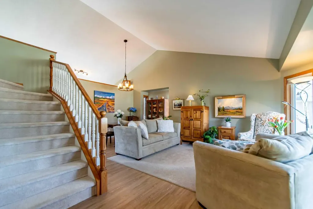 76 Sunset Crescent Okotoks AB T1S 1P5