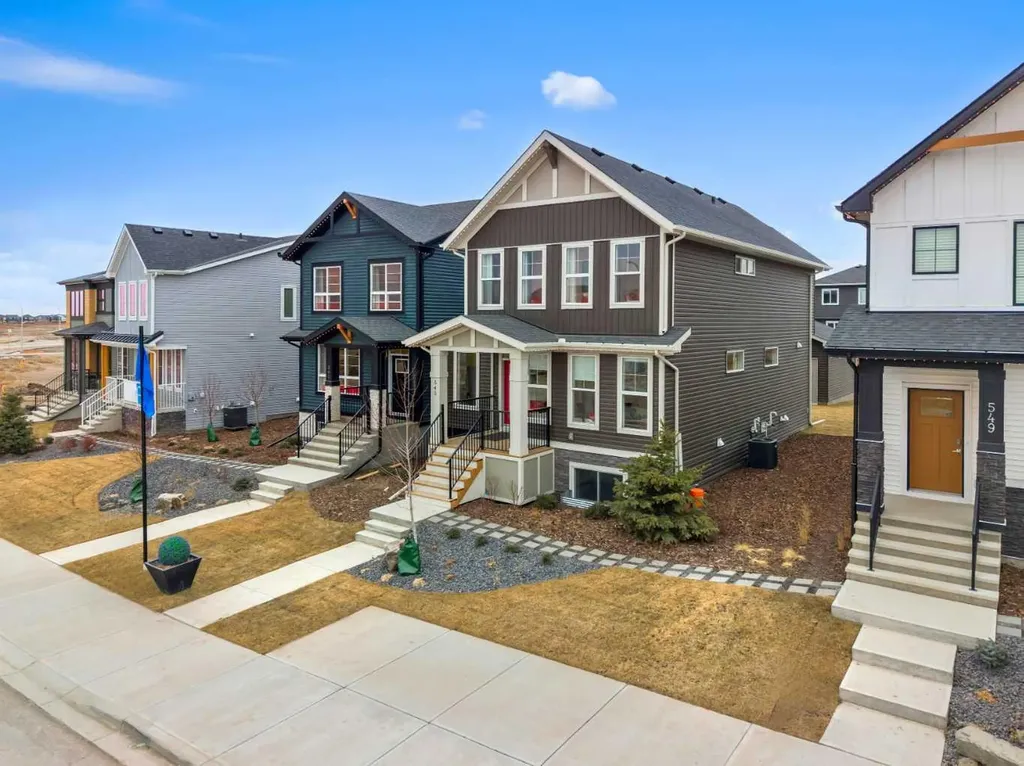 545 Bridgeport Street Chestermere AB T1X 3E1