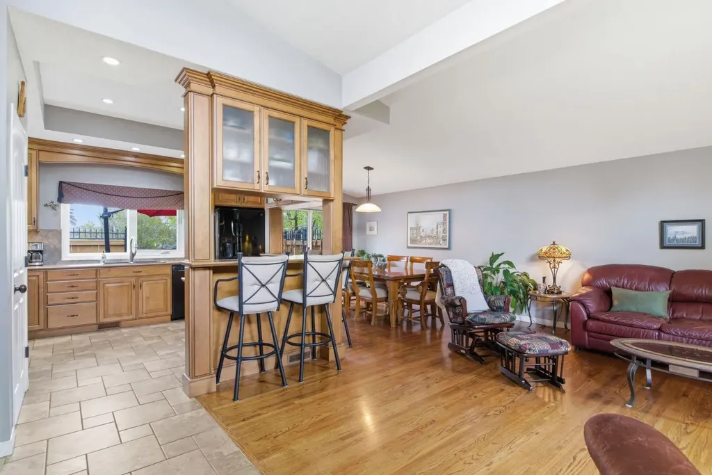 5012 Valiant Drive NW Calgary AB T3A 0Y5