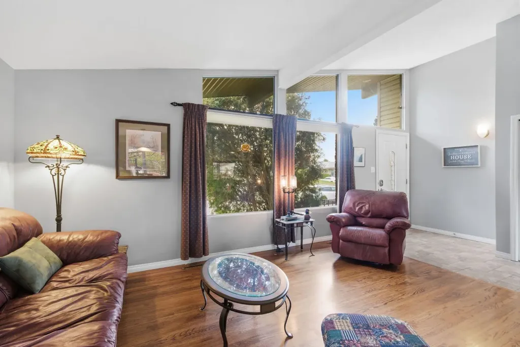 5012 Valiant Drive NW Calgary AB T3A 0Y5