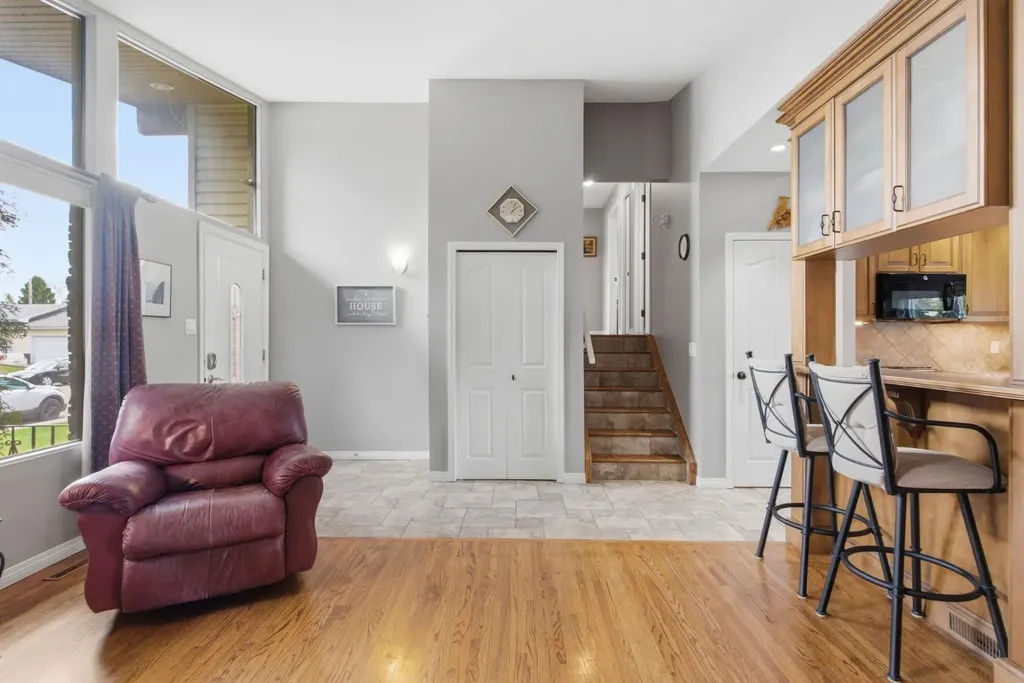 5012 Valiant Drive NW Calgary AB T3A 0Y5