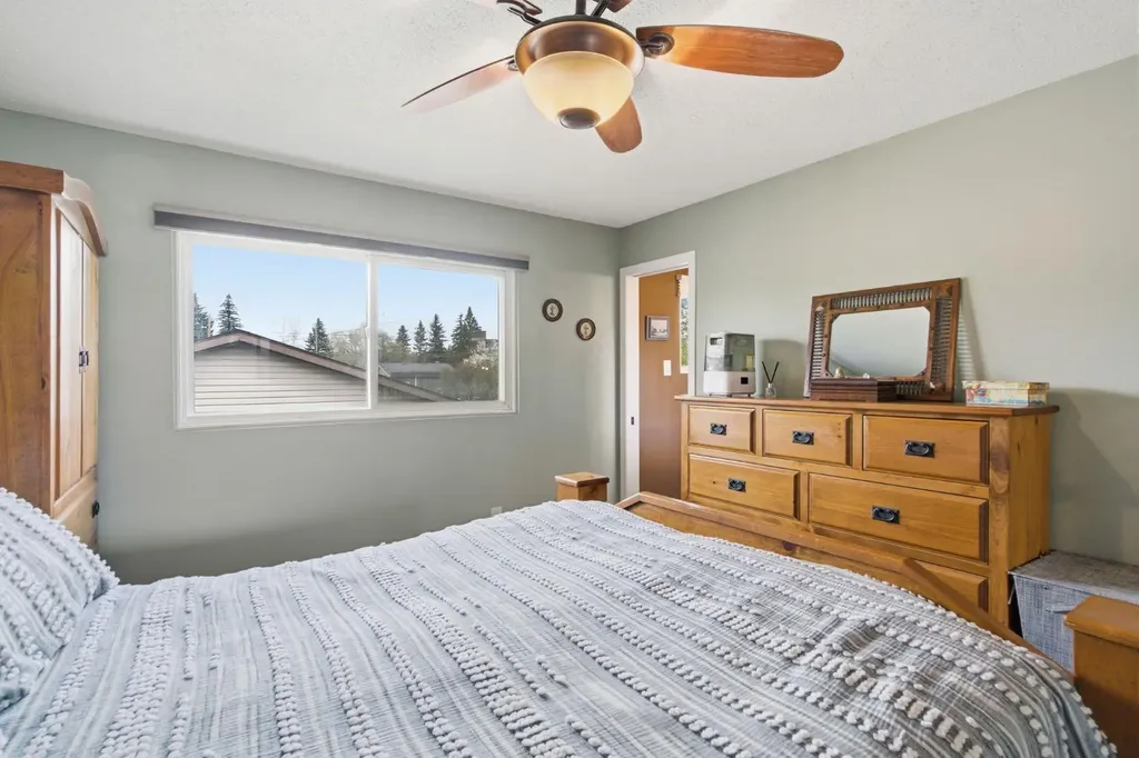 5012 Valiant Drive NW Calgary AB T3A 0Y5