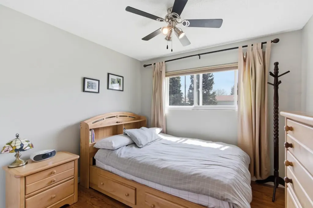 5012 Valiant Drive NW Calgary AB T3A 0Y5