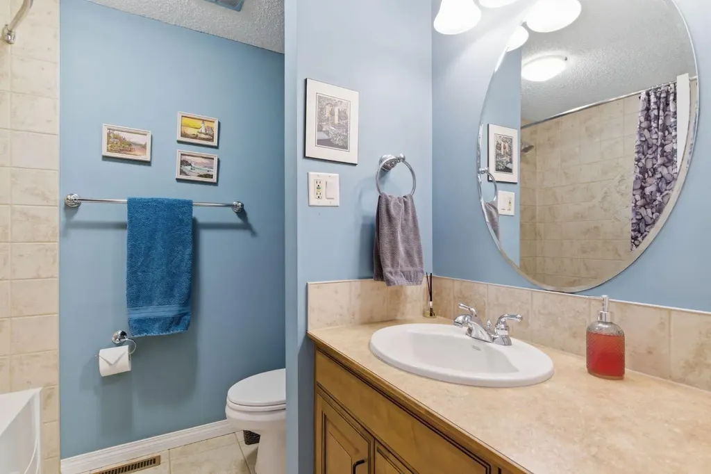 5012 Valiant Drive NW Calgary AB T3A 0Y5