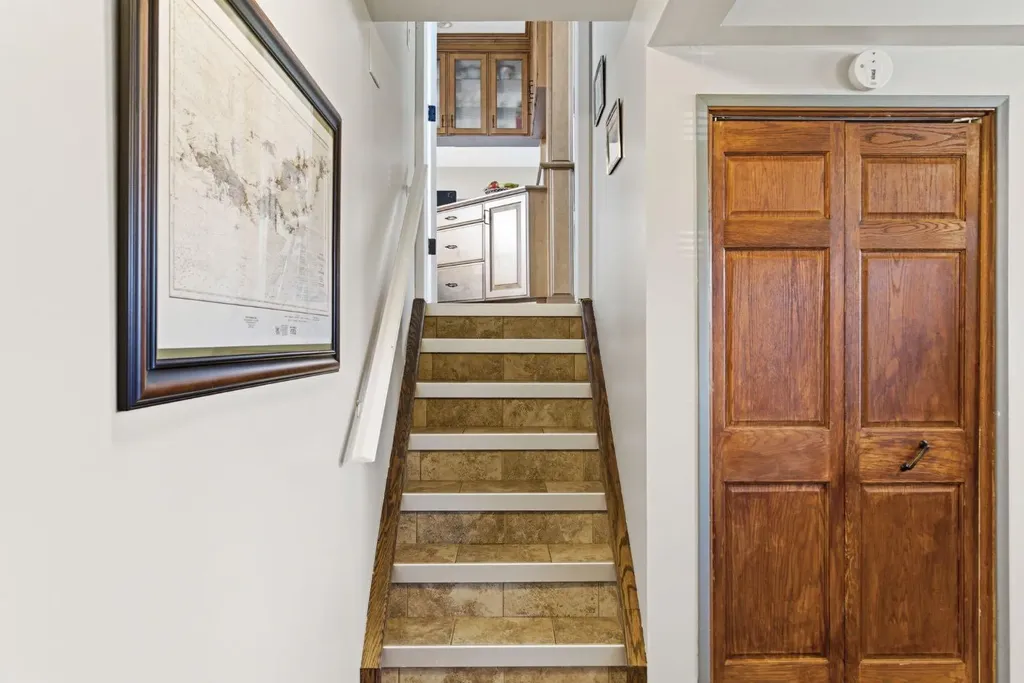 5012 Valiant Drive NW Calgary AB T3A 0Y5