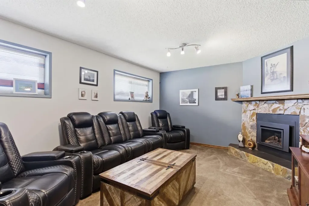 5012 Valiant Drive NW Calgary AB T3A 0Y5
