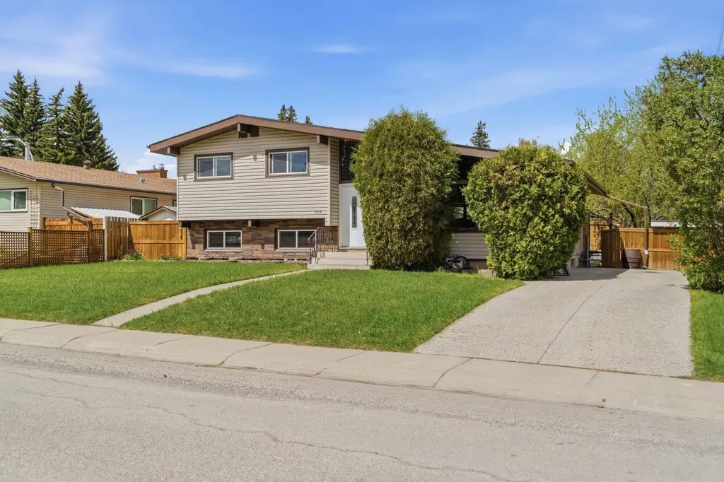 5012 Valiant Drive NW Calgary AB T3A 0Y5