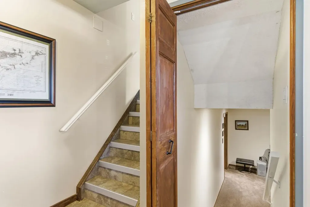 5012 Valiant Drive NW Calgary AB T3A 0Y5