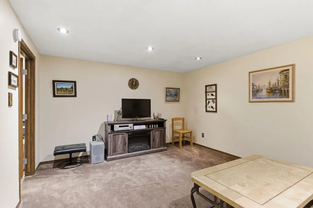 5012 Valiant Drive NW Calgary AB T3A 0Y5