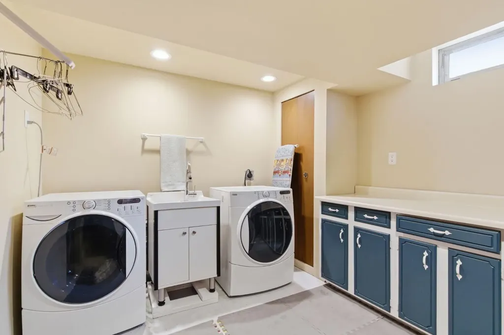 5012 Valiant Drive NW Calgary AB T3A 0Y5
