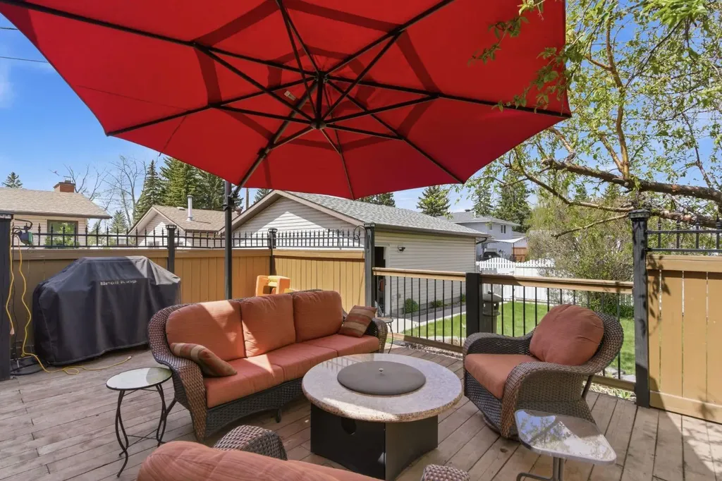 5012 Valiant Drive NW Calgary AB T3A 0Y5