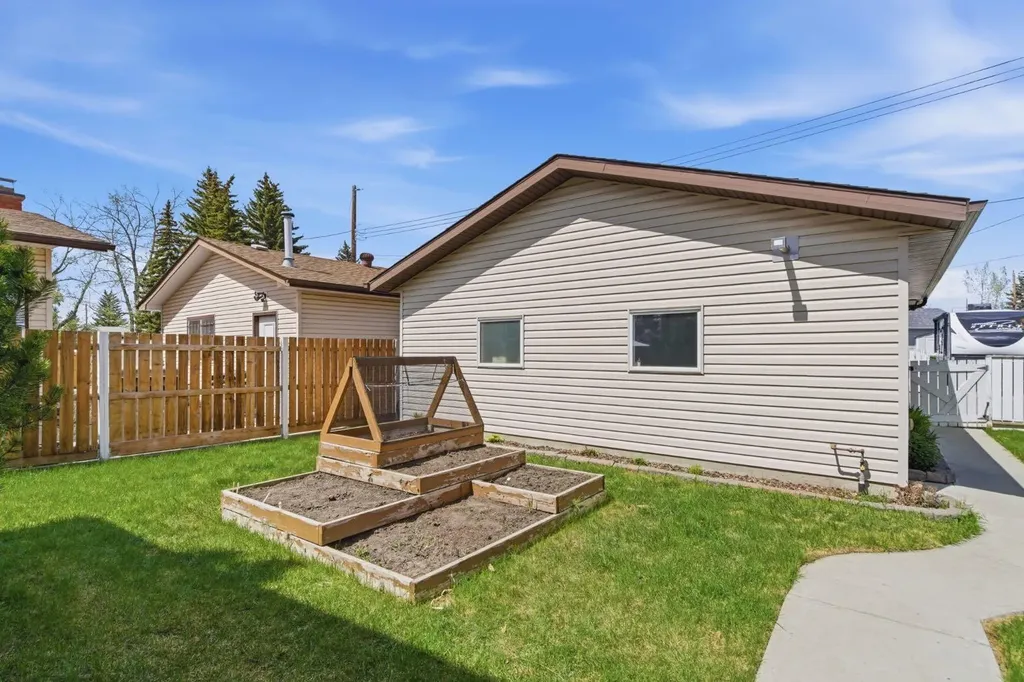 5012 Valiant Drive NW Calgary AB T3A 0Y5