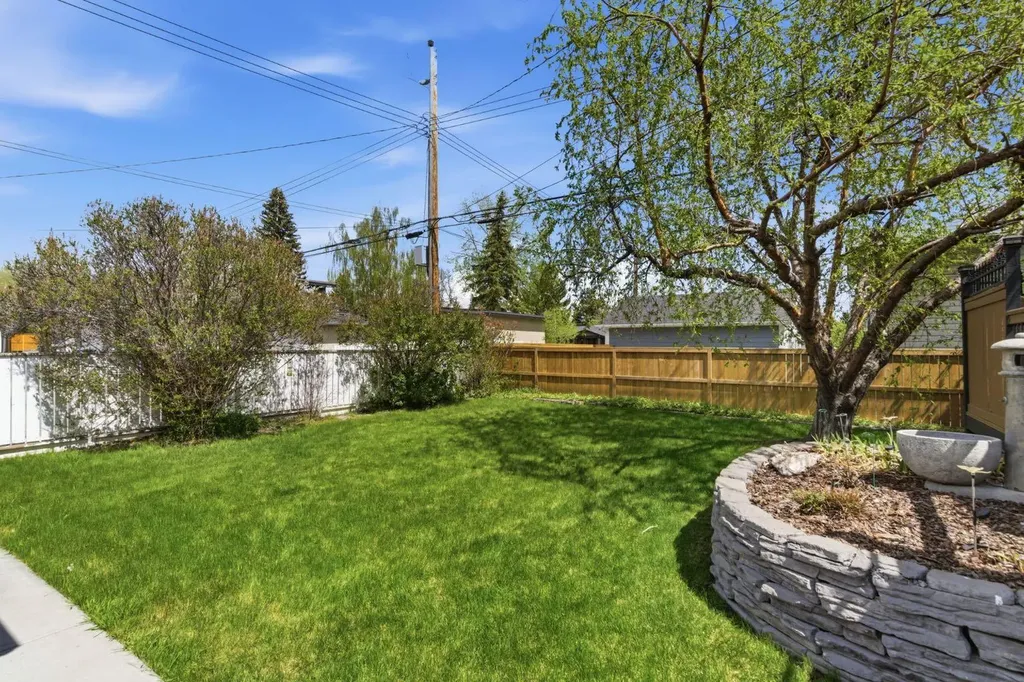 5012 Valiant Drive NW Calgary AB T3A 0Y5