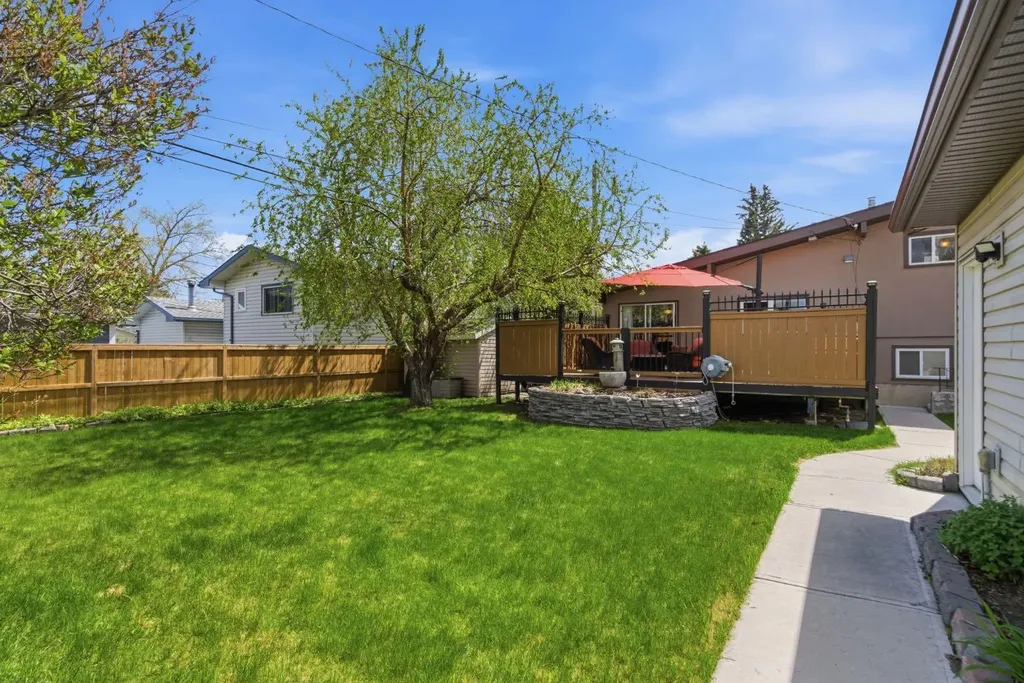 5012 Valiant Drive NW Calgary AB T3A 0Y5