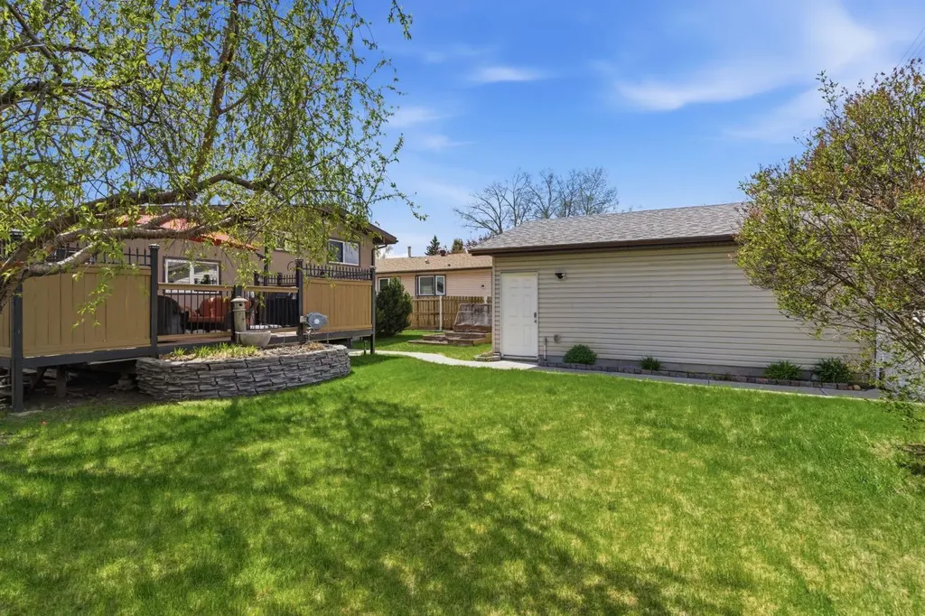 5012 Valiant Drive NW Calgary AB T3A 0Y5