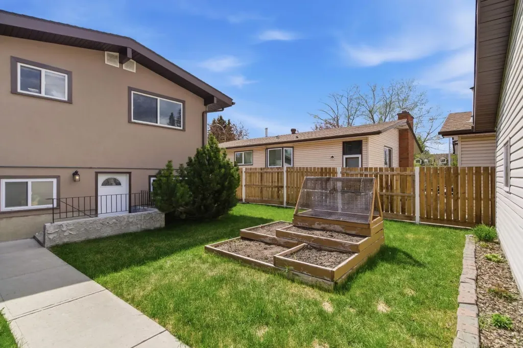 5012 Valiant Drive NW Calgary AB T3A 0Y5