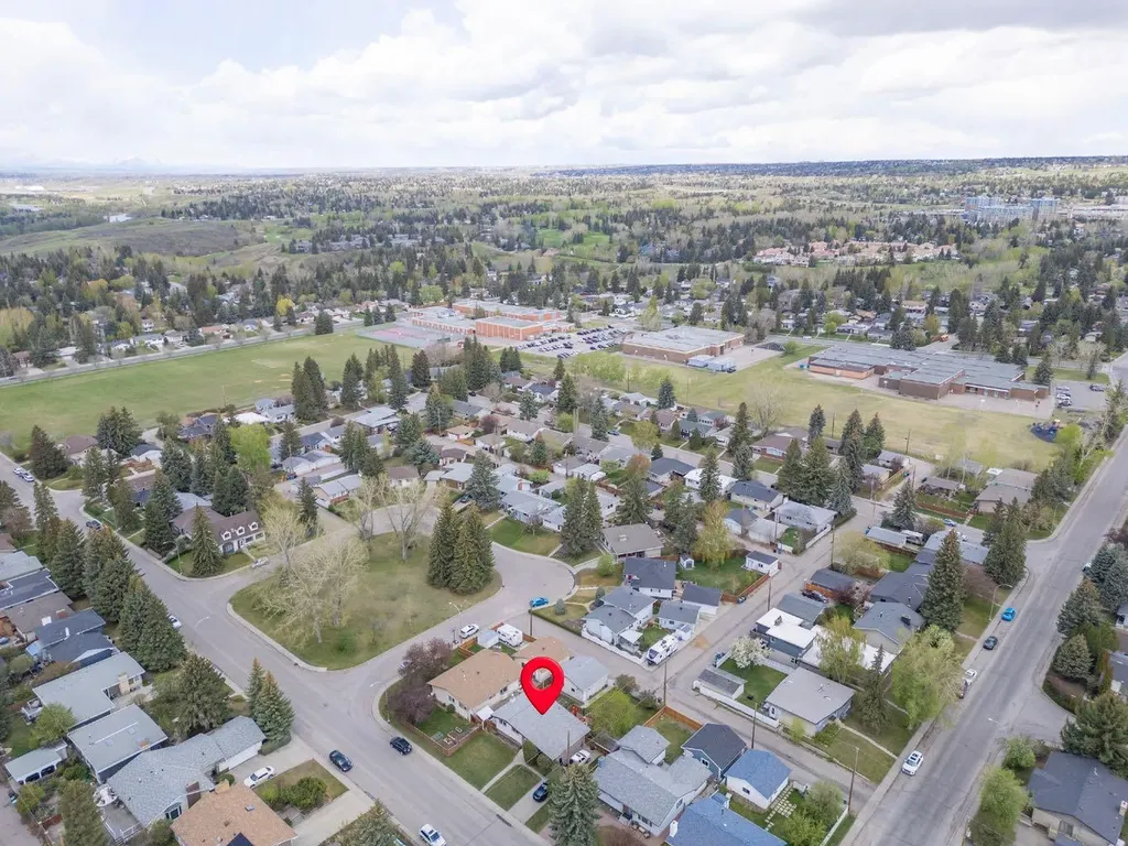 5012 Valiant Drive NW Calgary AB T3A 0Y5