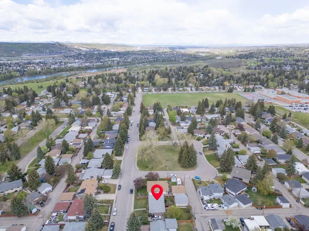 5012 Valiant Drive NW Calgary AB T3A 0Y5