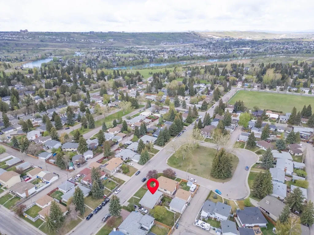 5012 Valiant Drive NW Calgary AB T3A 0Y5