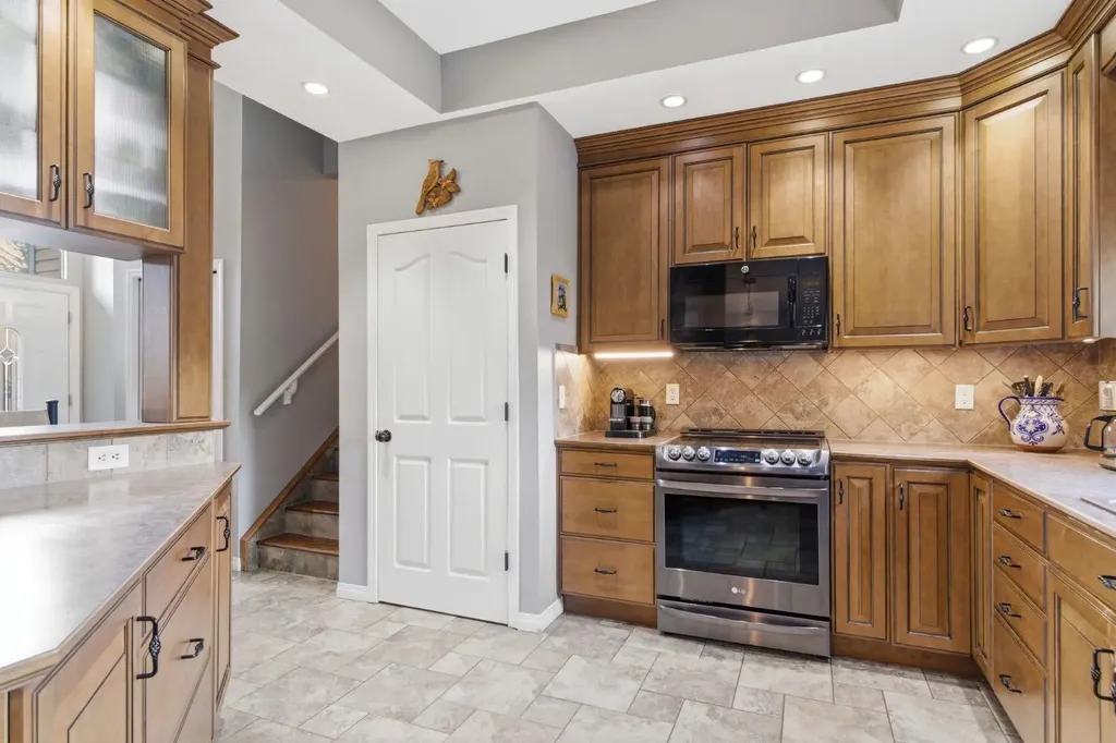 5012 Valiant Drive NW Calgary AB T3A 0Y5